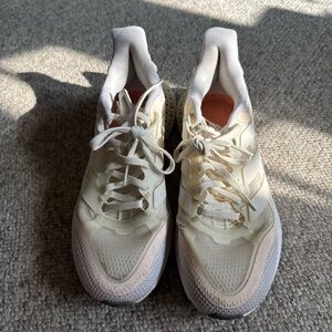 Size 8- Adidas Women’s 4DFWD Pulse Shoes, White/Zero Metalic/Bliss Orange.